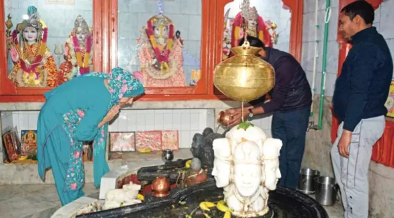 कश्मीरी पंडितों ने धूमधाम से मनाया नवरेह मिलन कश्मीरी पंडितों ने धूमधाम से मनाया नवरेह मिलन