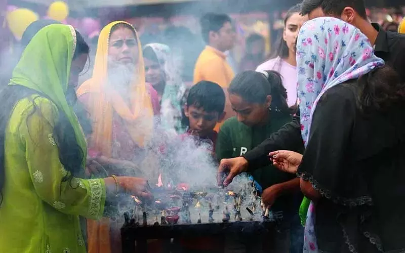 Jammu कड़ी सुरक्षा के बीच नवरात्रि उत्सव शुरू Jammu कड़ी सुरक्षा के बीच नवरात्रि उत्सव शुरू