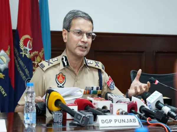 यूट्यूबर के घर पर हमला: Punjab Police ने 7वें आरोपी को किया गिरफ्तार यूट्यूबर के घर पर हमला: Punjab Police ने 7वें आरोपी को किया गिरफ्तार