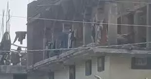 Bihar: मंदिर से लौट रहे श्रद्धालुओं पर छत से फेंके गए पत्थर, भगदड़ Bihar: मंदिर से लौट रहे श्रद्धालुओं पर छत से फेंके गए पत्थर, भगदड़