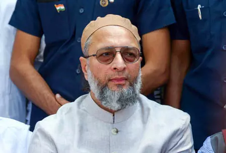 बीड मस्जिद विस्फोट : ओवैसी ने सीएम फडणवीस को घेरा, पूछे तीन सवाल बीड मस्जिद विस्फोट : ओवैसी ने सीएम फडणवीस को घेरा, पूछे तीन सवाल