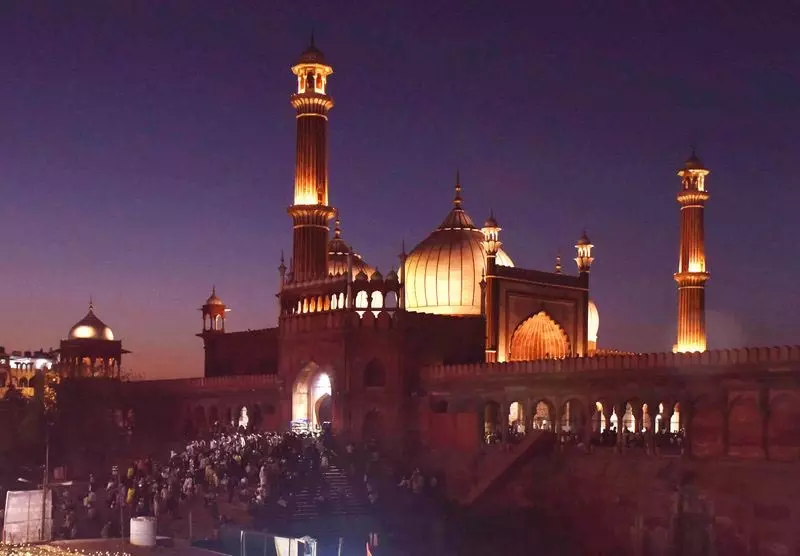 ईद का जश्न शुरू होते ही शहर में जश्न का माहौल ईद का जश्न शुरू होते ही शहर में जश्न का माहौल