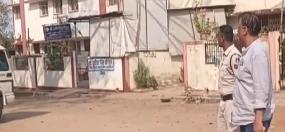 नाट्य प्रोफेसर का कारनामा, अश्लील मैसेज भेजने की शिकायत पर FIR दर्ज नाट्य प्रोफेसर का कारनामा, अश्लील मैसेज भेजने की शिकायत पर FIR दर्ज