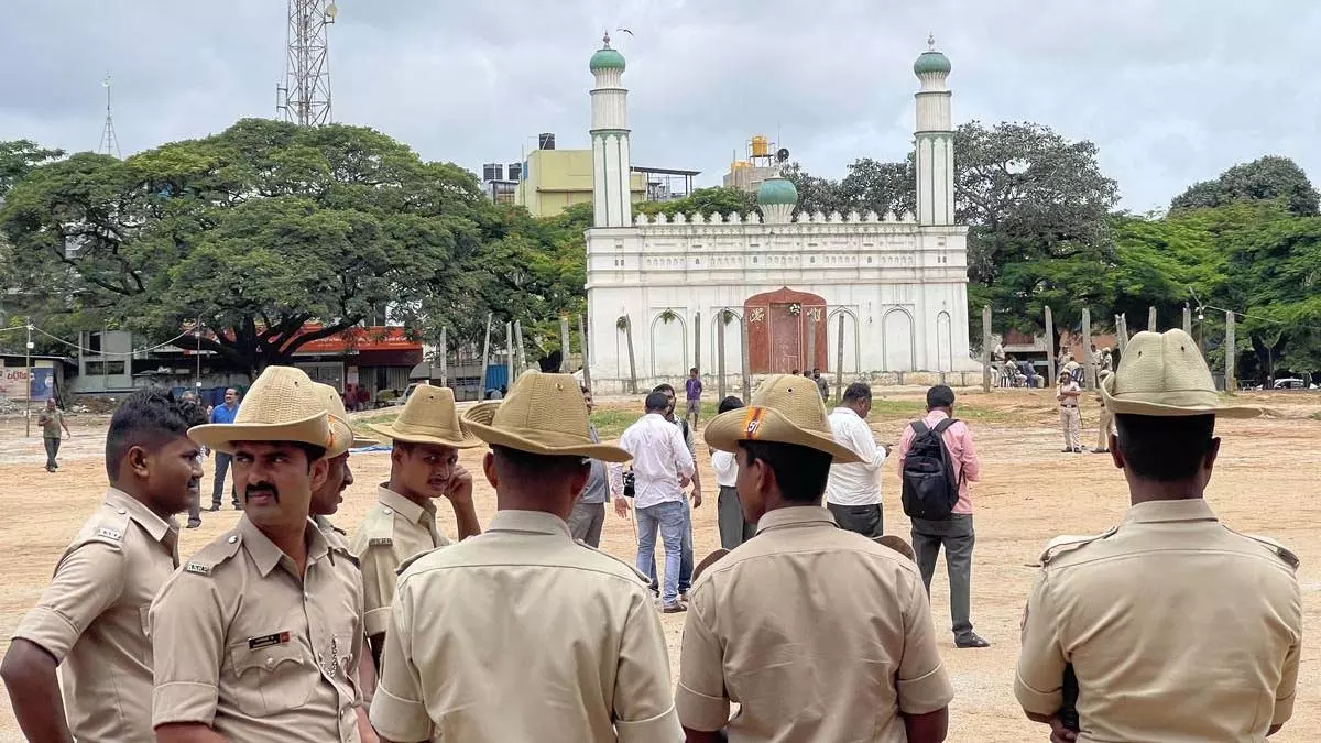 देशभर में रमजान का जश्न: मस्जिदों में सामूहिक नमाज; शहर के कई हिस्सों में यातायात प्रतिबंध देशभर में रमजान का जश्न: मस्जिदों में सामूहिक नमाज; शहर के कई हिस्सों में यातायात प्रतिबंध