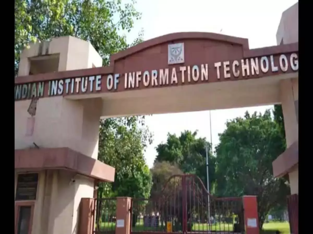 Prayagraj : IIIT छात्रों की मौत पर हंगामा Prayagraj : IIIT छात्रों की मौत पर हंगामा