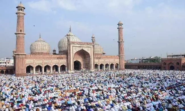 New Delhi: मस्जिदों में नमाज अदा कर मुल्क में अमन और शांति के लिए दुआ मांगी गई New Delhi: मस्जिदों में नमाज अदा कर मुल्क में अमन और शांति के लिए दुआ मांगी गई
