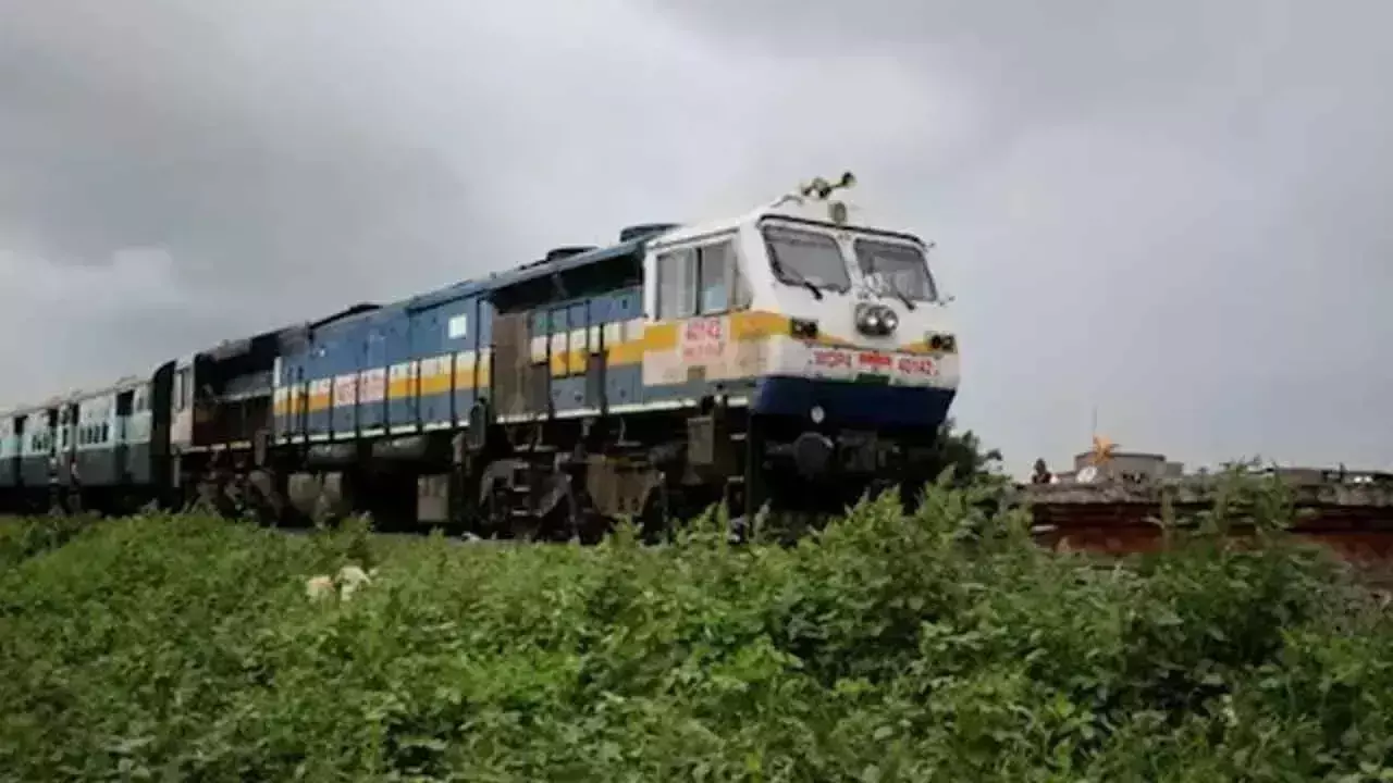 Telangana: चर्लापल्ली से हजरत निजामुद्दीन के बीच ग्रीष्मकालीन विशेष ट्रेनें Telangana: चर्लापल्ली से हजरत निजामुद्दीन के बीच ग्रीष्मकालीन विशेष ट्रेनें