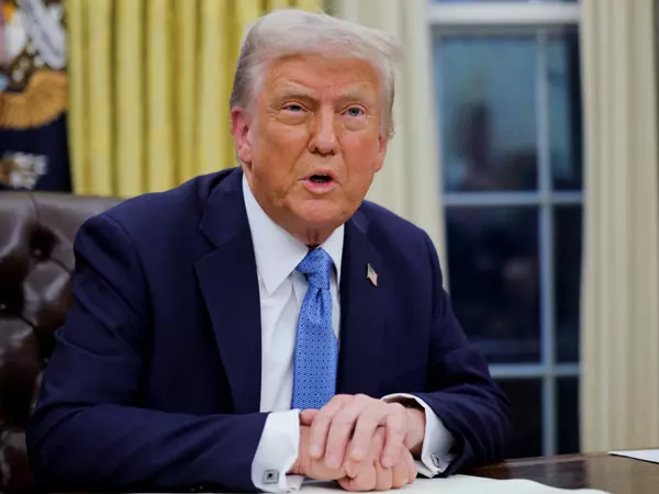 Trump ने व्हाइट हाउस में कॉमेडियन बिल माहेर से मिलने पर सहमति जताई Trump ने व्हाइट हाउस में कॉमेडियन बिल माहेर से मिलने पर सहमति जताई