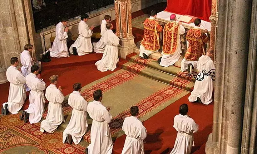 Kerala: हजारों लोगों की उपस्थिति में परम पूज्य कैथोलिकोस का राज्याभिषेक Kerala: हजारों लोगों की उपस्थिति में परम पूज्य कैथोलिकोस का राज्याभिषेक