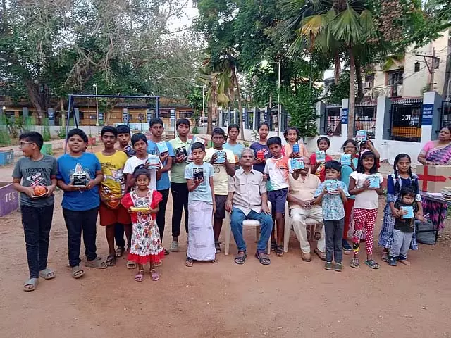 Tamil Nadu: त्रिची में स्कूली छात्रों को धनराशि वितरित की गई Tamil Nadu: त्रिची में स्कूली छात्रों को धनराशि वितरित की गई