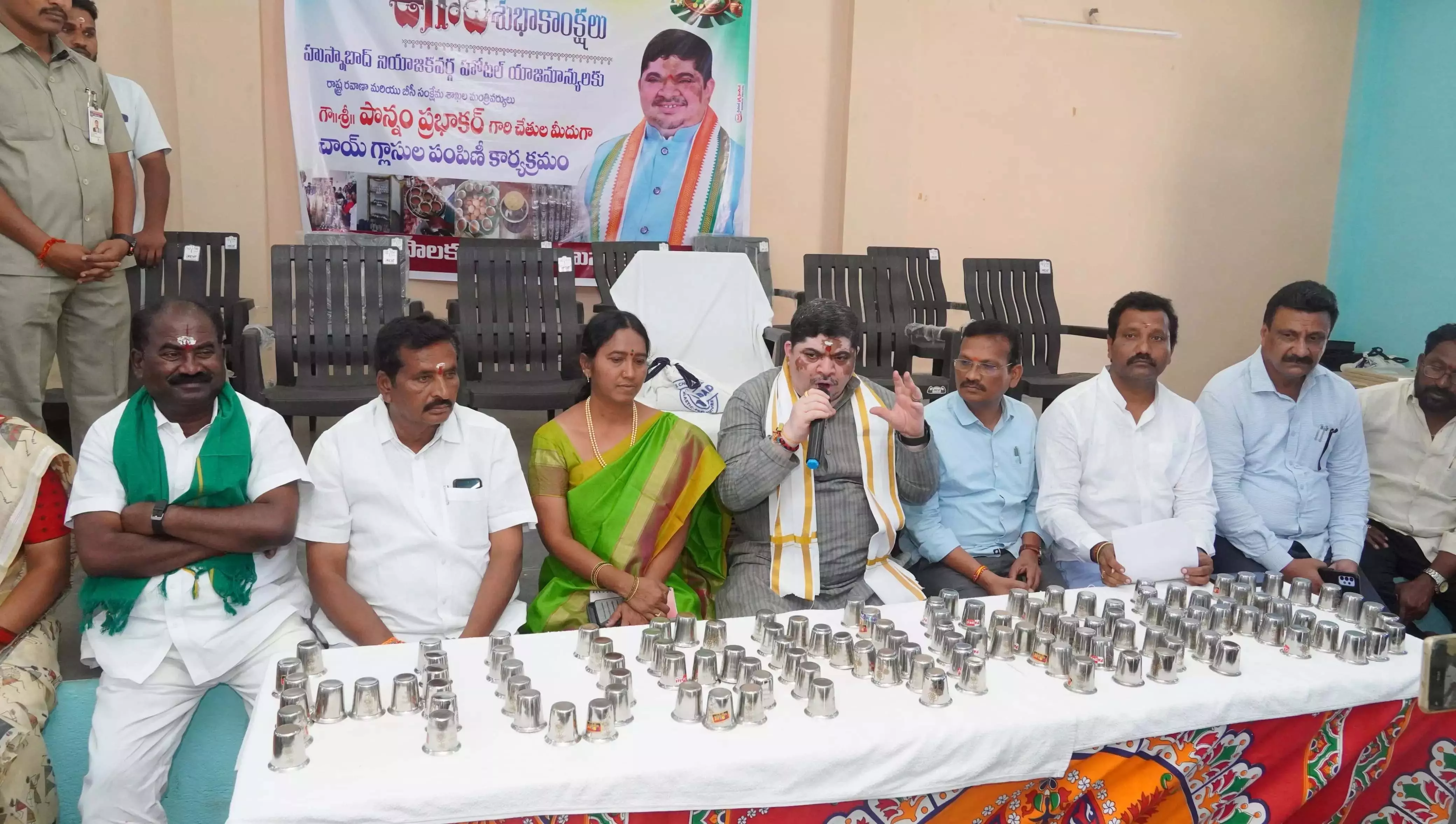 Husnabad में प्लास्टिक के गिलासों की जगह स्टील के गिलास Husnabad में प्लास्टिक के गिलासों की जगह स्टील के गिलास