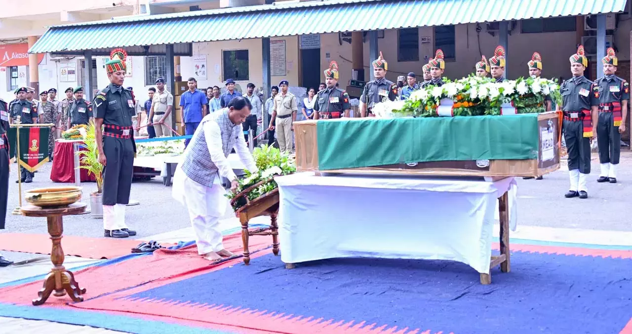 तवांग में ड्यूटी के दौरान ओडिया जवान की मौत, ओडिशा के CM ने श्रद्धांजलि दी तवांग में ड्यूटी के दौरान ओडिया जवान की मौत, ओडिशा के CM ने श्रद्धांजलि दी