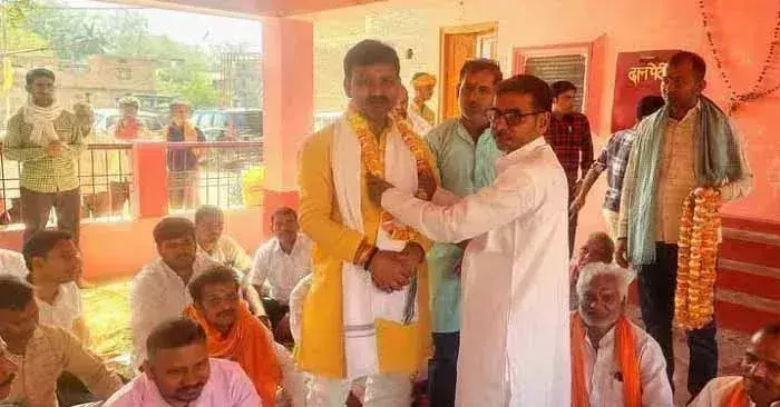Ballia: भाजपा जिलाध्यक्ष संजय मिश्र ने संत राम लखन बाबा की समाधि पर माथा टेका Ballia: भाजपा जिलाध्यक्ष संजय मिश्र ने संत राम लखन बाबा की समाधि पर माथा टेका