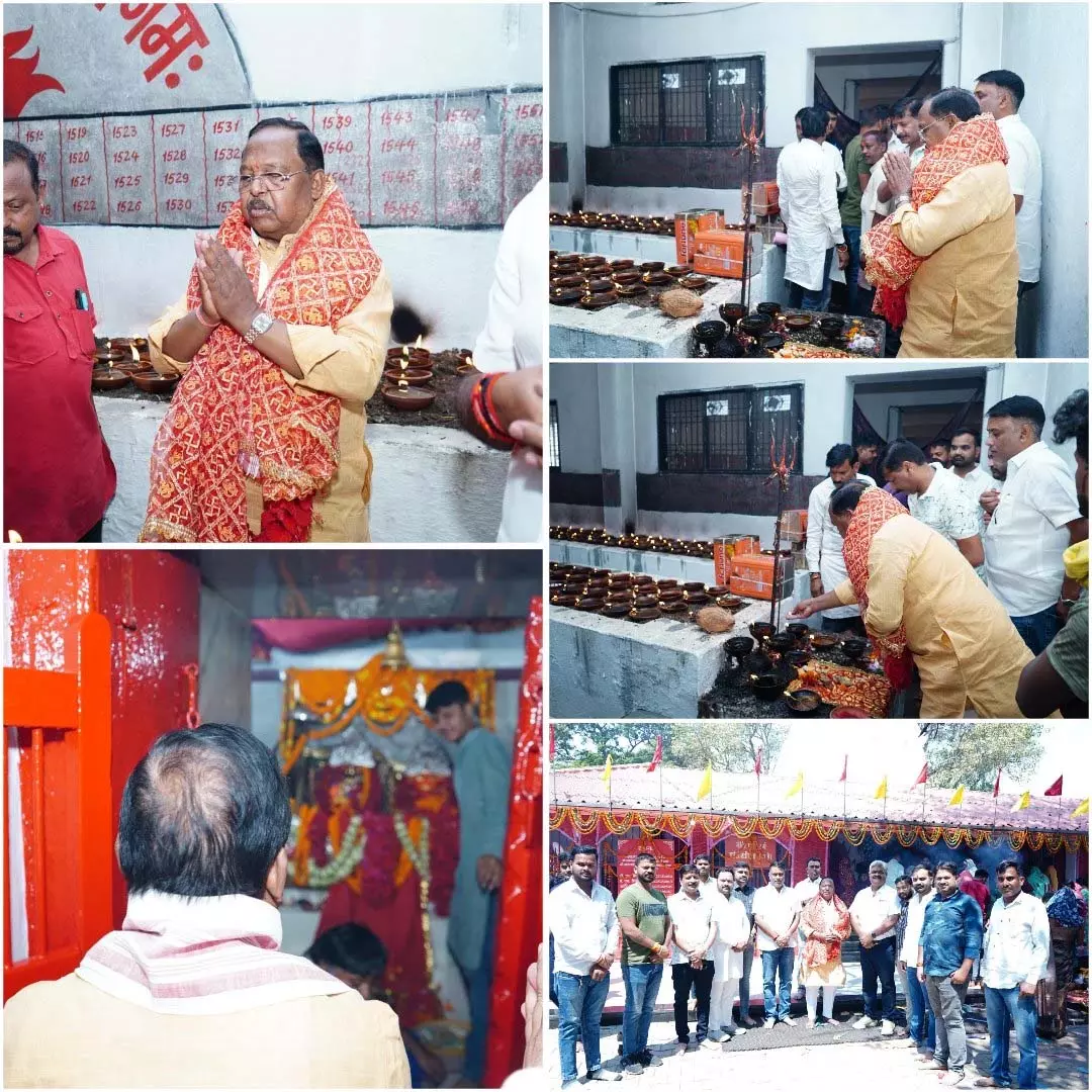 अंबिकापुर पहुंचे मंत्री रामविचार नेताम ने माँ महामाया मंदिर धाम में पूजा की अंबिकापुर पहुंचे मंत्री रामविचार नेताम ने माँ महामाया मंदिर धाम में पूजा की