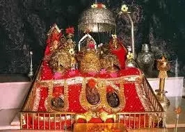 Mata vaishno Devi: पहले नवरात्र पर हजारों श्रद्धालुओं ने किए दर्शन Mata vaishno Devi: पहले नवरात्र पर हजारों श्रद्धालुओं ने किए दर्शन