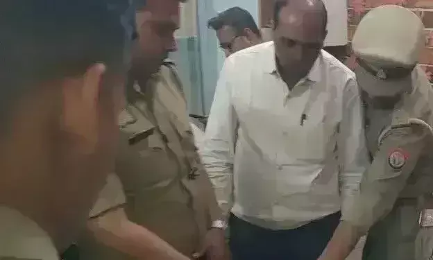 Ballia: होटल में रात करीब नौ बजे युवक-युवती खून से लथपथ मिले Ballia: होटल में रात करीब नौ बजे युवक-युवती खून से लथपथ मिले