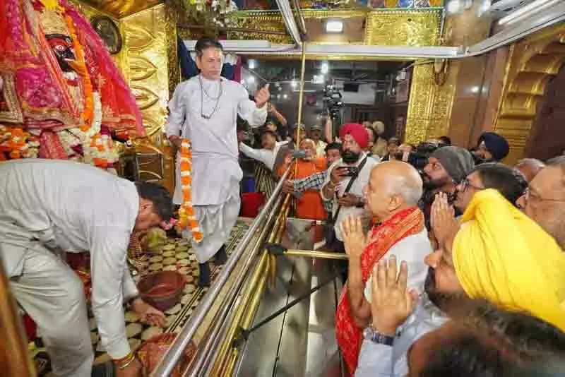 सिसोदिया ने Patiala मंदिर में ‘नशे के खिलाफ लड़ाई’ के लिए प्रार्थना की सिसोदिया ने Patiala मंदिर में ‘नशे के खिलाफ लड़ाई’ के लिए प्रार्थना की