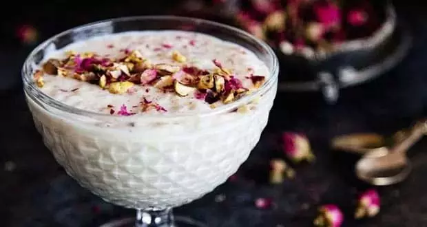 मिठास से भरी गुलाब सेवइयां खीर की रेसिपी मिठास से भरी गुलाब सेवइयां खीर की रेसिपी
