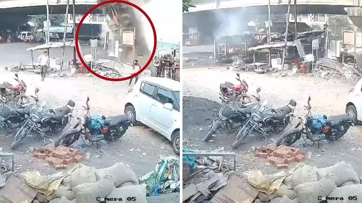 Palghar : मनोर में पुल से वाहन गिरने से टैंकर चालक की मौत Palghar : मनोर में पुल से वाहन गिरने से टैंकर चालक की मौत