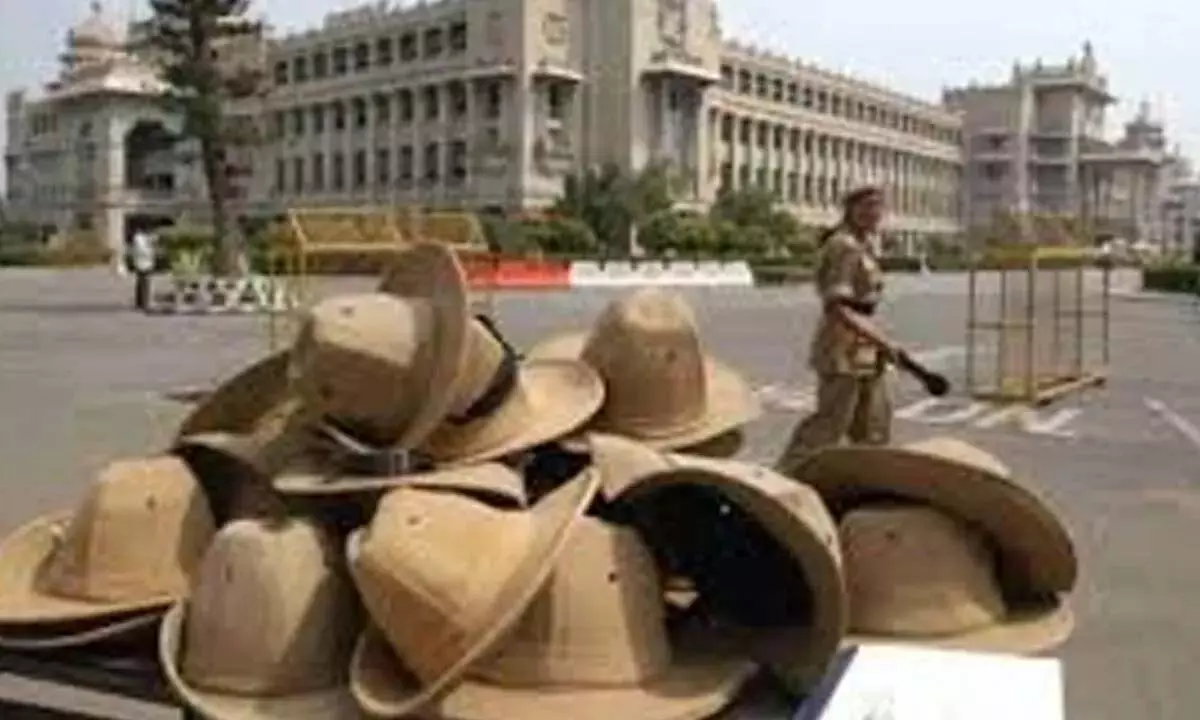 Karnataka पुलिस के लिए जल्द ही ब्रिटिश युग की टोपियों की जगह स्मार्ट टोपियां आएंगी Karnataka पुलिस के लिए जल्द ही ब्रिटिश युग की टोपियों की जगह स्मार्ट टोपियां आएंगी