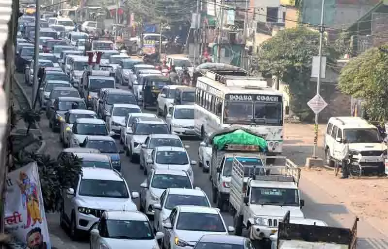 Jalandhar: यातायात की भीड़ से निपटने के लिए बुनियादी ढांचे में सुधार Jalandhar: यातायात की भीड़ से निपटने के लिए बुनियादी ढांचे में सुधार