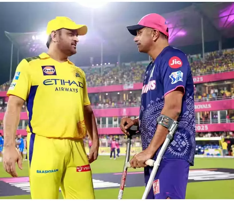IPL 2025 : बैसाखी के सहारे धोनी से मिले द्रविड़ IPL 2025 : बैसाखी के सहारे धोनी से मिले द्रविड़