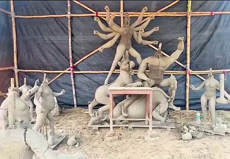 Balasore जिले में दुर्गा पूजा पंडालों में 10 मूर्तियां तोड़ी गईं Balasore जिले में दुर्गा पूजा पंडालों में 10 मूर्तियां तोड़ी गईं