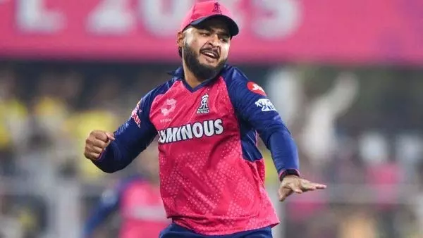 RR vs CSK: रियान पराग को BCCI का 12 लाख रुपये जुर्माना, जानें मामला RR vs CSK: रियान पराग को BCCI का 12 लाख रुपये जुर्माना, जानें मामला