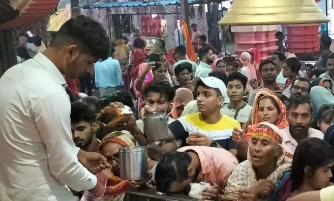 Modinagar: 40 हजार से अधिक श्रद्धालुओं का सैलाब महामाया देवी मंदिर उमड़ा Modinagar: 40 हजार से अधिक श्रद्धालुओं का सैलाब महामाया देवी मंदिर उमड़ा