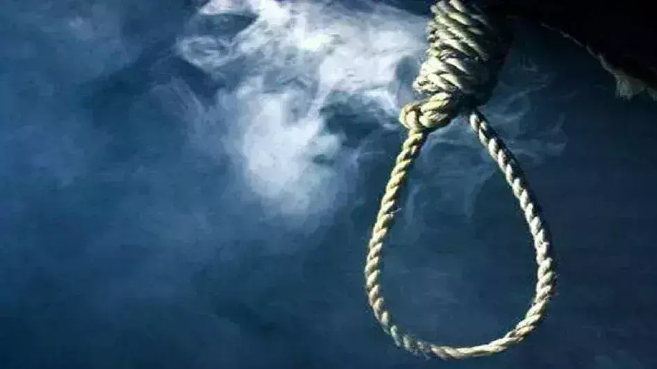 Sahibabad: भांजी ने मौसी के डांटने पर दुपट्टे से फांसी लगाकर आत्महत्या की Sahibabad: भांजी ने मौसी के डांटने पर दुपट्टे से फांसी लगाकर आत्महत्या की
