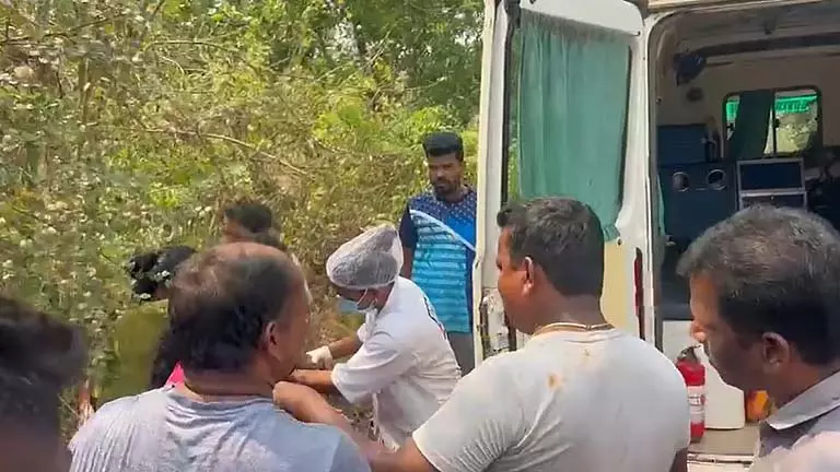 Dhanolem-Sanguem में हिट-एंड-रन की घटना में मां और बेटी घायल Dhanolem-Sanguem में हिट-एंड-रन की घटना में मां और बेटी घायल