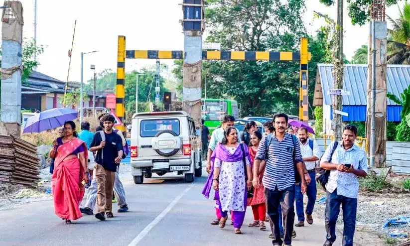 Kerala: रेलवे मेहराब निर्माण यात्रियों को आकर्षित करता Kerala: रेलवे मेहराब निर्माण यात्रियों को आकर्षित करता