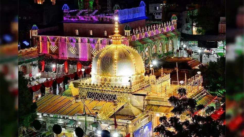 Eid के मौके पर आप भी जानें दुनिया की ऐसी इकलौती दरगाहसे कोई नहीं लौटा खाली Eid के मौके पर आप भी जानें दुनिया की ऐसी इकलौती दरगाहसे कोई नहीं लौटा खाली