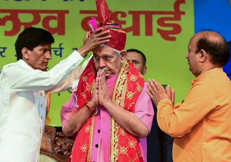 L-G Sinha ने लोगों से संकीर्ण विचारों से ऊपर उठने का आग्रह किया L-G Sinha ने लोगों से संकीर्ण विचारों से ऊपर उठने का आग्रह किया