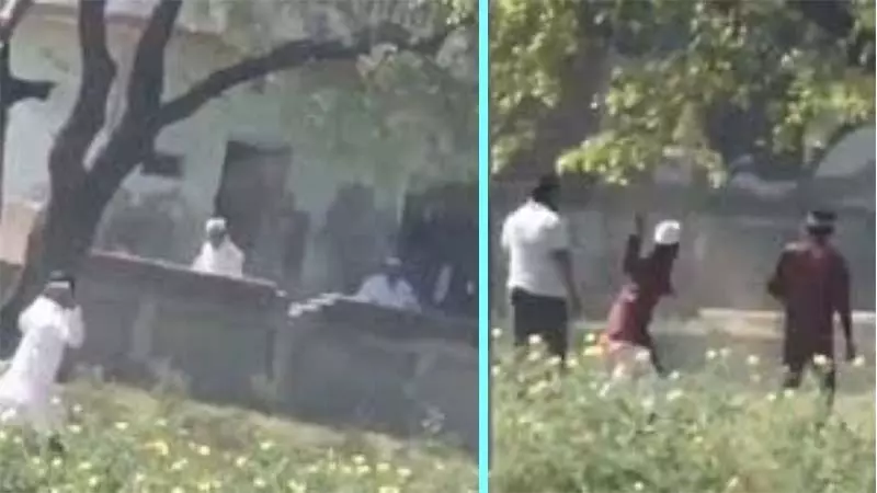 Meerut: ईद की नमाज के बाद नहर किनारे कब्रिस्तान में झड़प Meerut: ईद की नमाज के बाद नहर किनारे कब्रिस्तान में झड़प