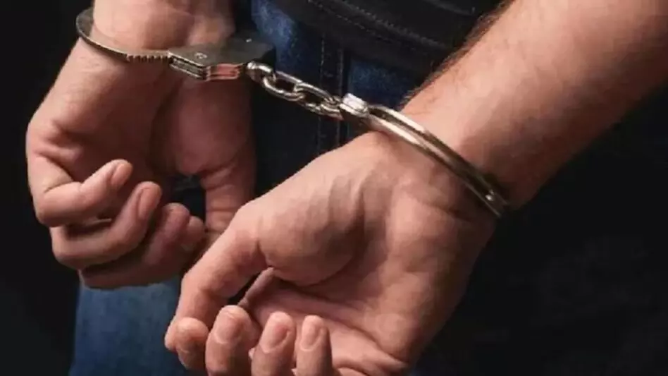 Kanpur: दुष्कर्म में नाकाम युवक ने किशोरी की गला रेतकर की हत्या, पुलिस ने दबोचा Kanpur: दुष्कर्म में नाकाम युवक ने किशोरी की गला रेतकर की हत्या, पुलिस ने दबोचा