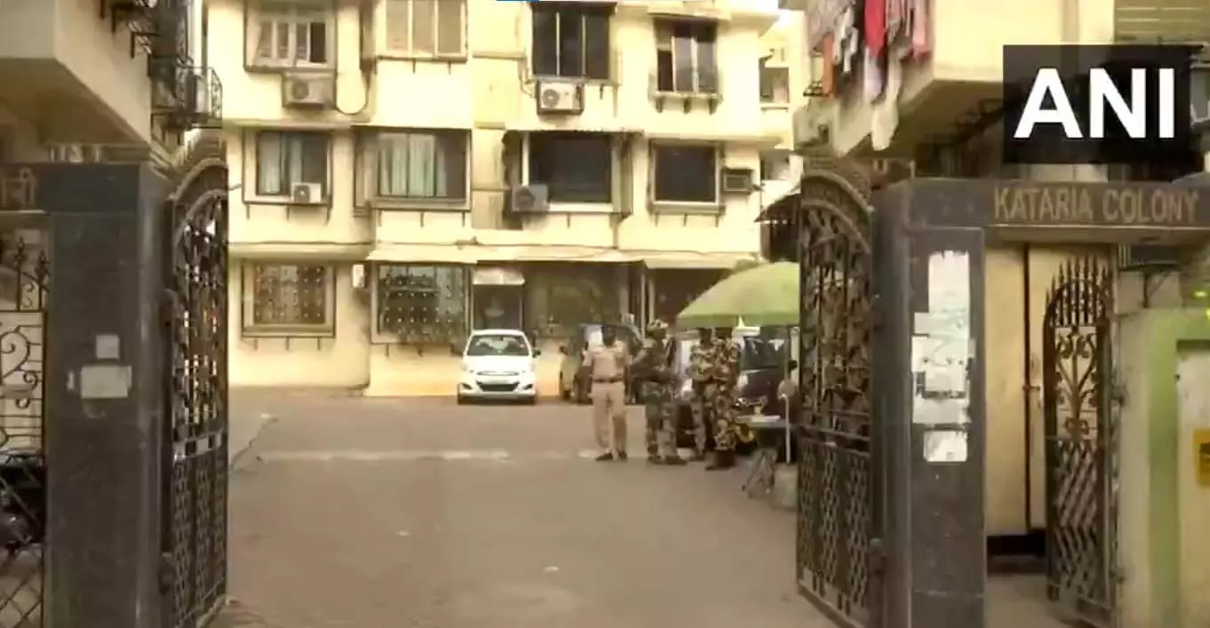 कॉमेडियन कुणाल कामरा के घर पहुंची मुंबई पुलिस, देखें VIDEO... कॉमेडियन कुणाल कामरा के घर पहुंची मुंबई पुलिस, देखें VIDEO...