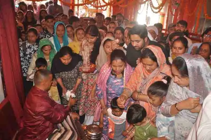 माता चिंतपूर्णी मंदिर में चैत्र Navratri मेला धूमधाम से शुरू माता चिंतपूर्णी मंदिर में चैत्र Navratri मेला धूमधाम से शुरू