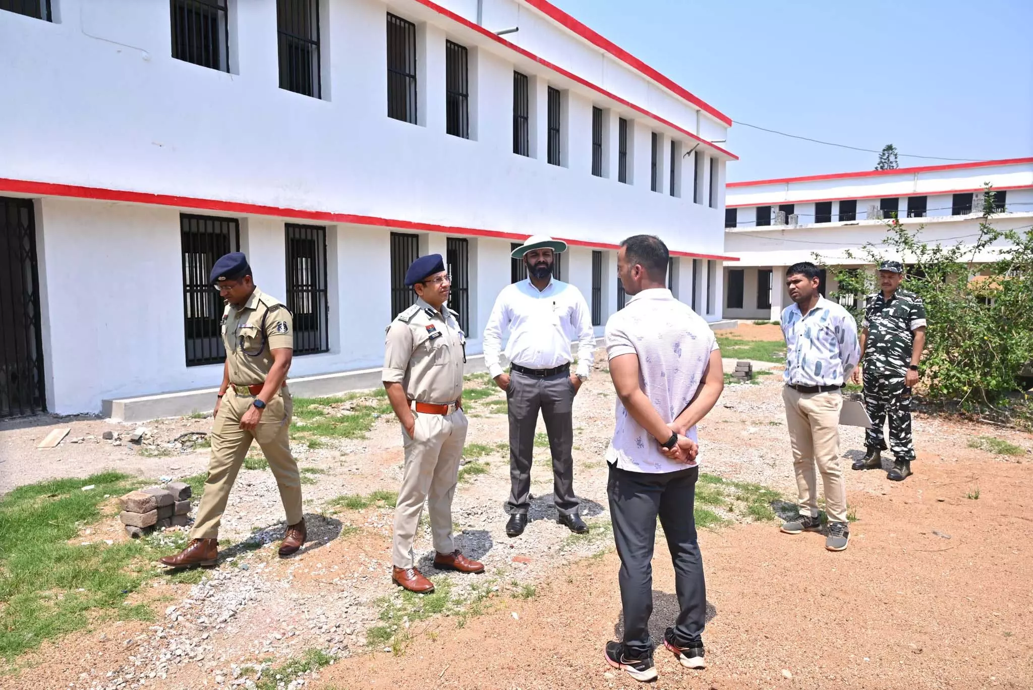 कलेक्टर और एसएसपी ने जशपुर के नशा मुक्ति केंद्र का किया निरीक्षण कलेक्टर और एसएसपी ने जशपुर के नशा मुक्ति केंद्र का किया निरीक्षण