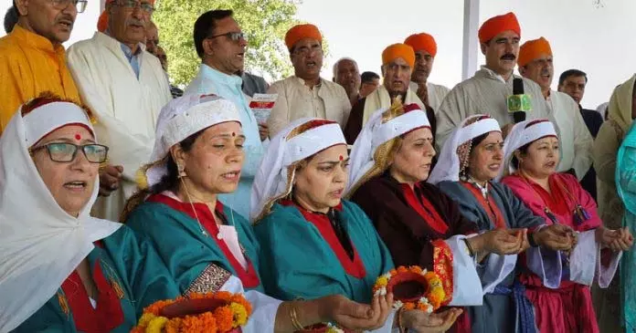 Jammu: नवरेह उत्साह और उल्लास के साथ मनाया गया Jammu: नवरेह उत्साह और उल्लास के साथ मनाया गया