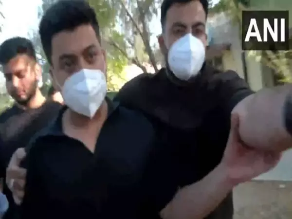 नोएडा लेम्बोर्गिनी दुर्घटना: Court ने आरोपी को जमानत दी, घायल की हालत स्थिर नोएडा लेम्बोर्गिनी दुर्घटना: Court ने आरोपी को जमानत दी, घायल की हालत स्थिर