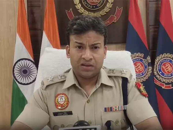 पिता ने 2 करोड़ रुपये के बीमा का दावा करने के लिए जीवित बेटे को मृत घोषित किया, FIR दर्ज पिता ने 2 करोड़ रुपये के बीमा का दावा करने के लिए जीवित बेटे को मृत घोषित किया, FIR दर्ज