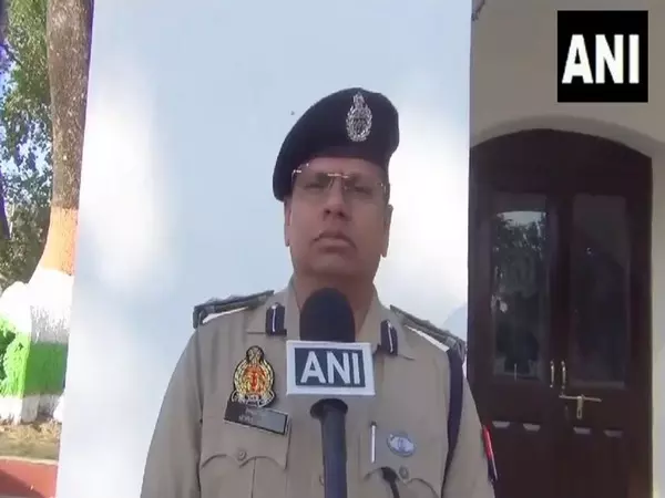 छेड़छाड़ के आरोपी ने Azamgarh थाने में आत्महत्या कर ली, जांच जारी छेड़छाड़ के आरोपी ने Azamgarh थाने में आत्महत्या कर ली, जांच जारी