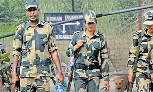 BSF की टीम पर हमला, जवाबी गोलीबारी में दो तस्कर घायल BSF की टीम पर हमला, जवाबी गोलीबारी में दो तस्कर घायल