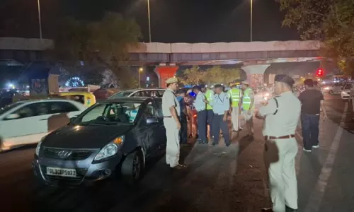 Delhi Police ने विशेष अभियान चलाकर 579 वाहन जब्त किए और 1,217 वाहन चालकों को पकड़ा Delhi Police ने विशेष अभियान चलाकर 579 वाहन जब्त किए और 1,217 वाहन चालकों को पकड़ा