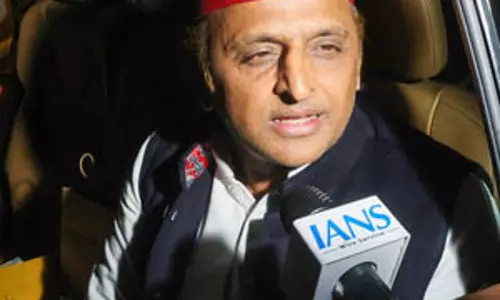 भाजपा ने गिनती के कारोबारियों को दिया अवसर, देश आर्थिक संकट में : अखिलेश यादव