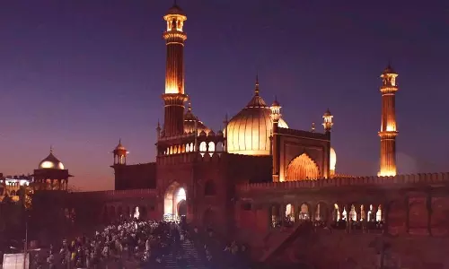ईद का जश्न शुरू होते ही शहर में जश्न का माहौल ईद का जश्न शुरू होते ही शहर में जश्न का माहौल