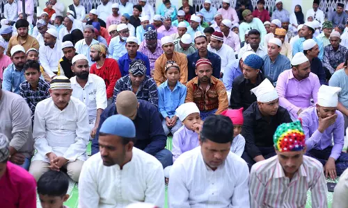 देशभर में आज मनाया गया रमजान का त्यौहार: मस्जिदों में सामूहिक नमाज़ देशभर में आज मनाया गया रमजान का त्यौहार: मस्जिदों में सामूहिक नमाज़