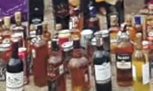 UP News: पुलिस की बड़ी कार्रवाई, गैस टैंकर से करोड़ों की विदेशी शराब बरामद UP News: पुलिस की बड़ी कार्रवाई, गैस टैंकर से करोड़ों की विदेशी शराब बरामद