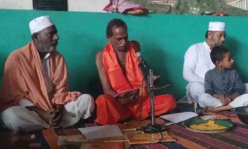 Kurnool में दरगाह पर पंचांग श्रवणम का अवलोकन किया Kurnool में दरगाह पर पंचांग श्रवणम का अवलोकन किया